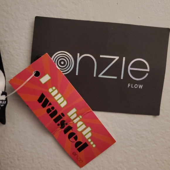 Ozzie Flow high waisted skull leggings - Picture 4 of 4